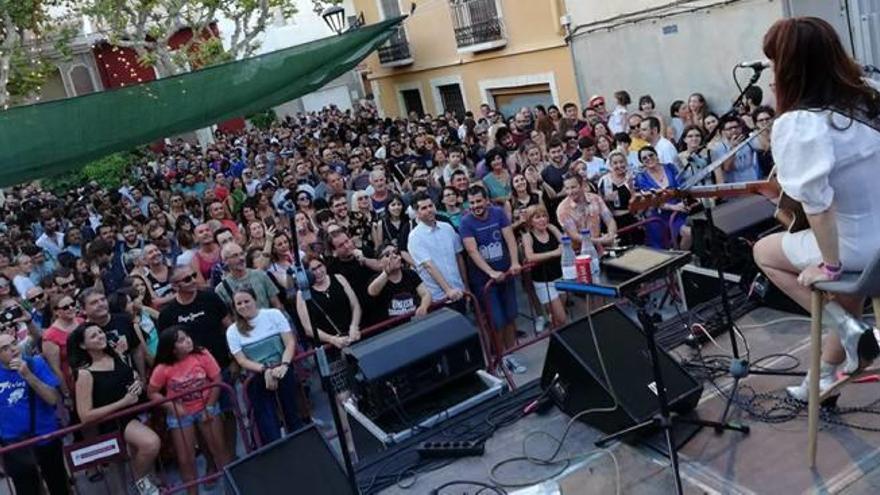 Actuación de La Bien Querida, ayer, en el festival Aspesuena.