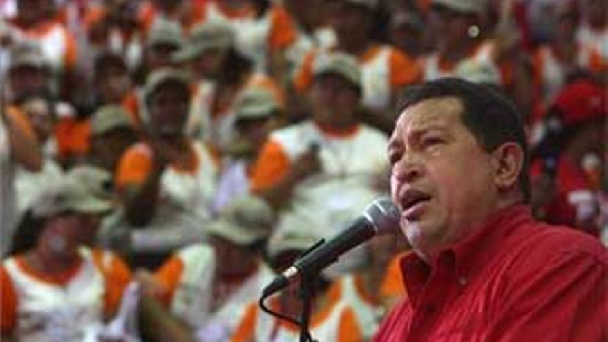 Chávez irá contra los bancos españoles si el Rey no se disculpa