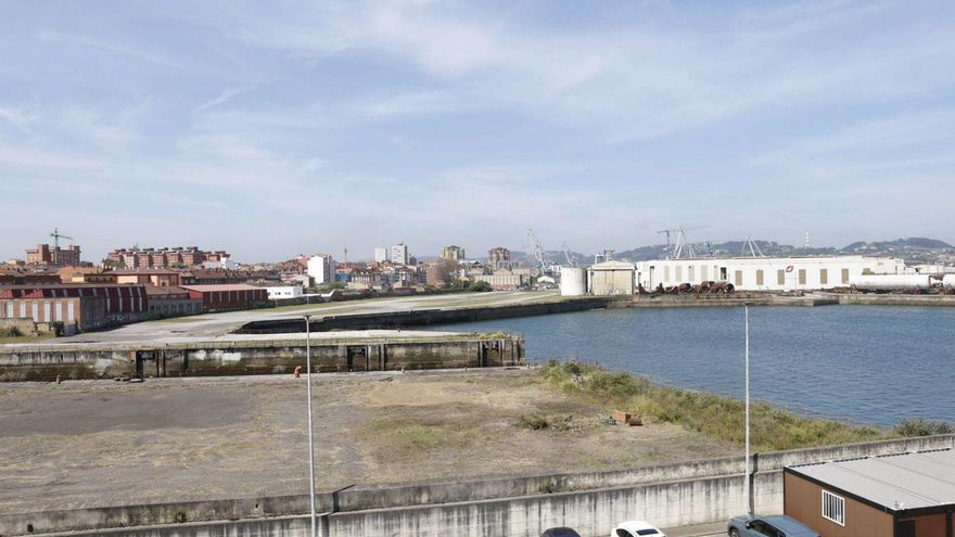 Vista de los terrenos de Naval Gijón. | ÁNGEL GONZÁLEZ