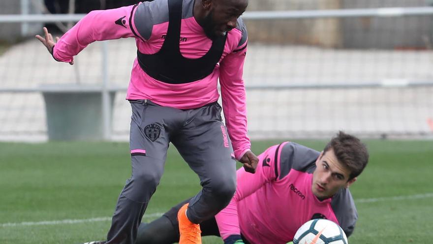 Fahad, durante un entrenamiento del Levante.