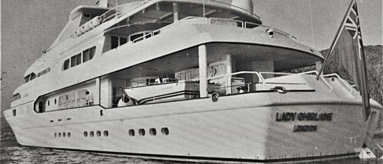 El buque 'Lady Ghislaine', fondeado en aguas de Los Cristianos poco después del fallecimiento de Robert Maxwell. El buque 'Lady Ghislaine', fondeado en aguas de Los Cristianos poco después del fallecimiento de Robert Maxwell.