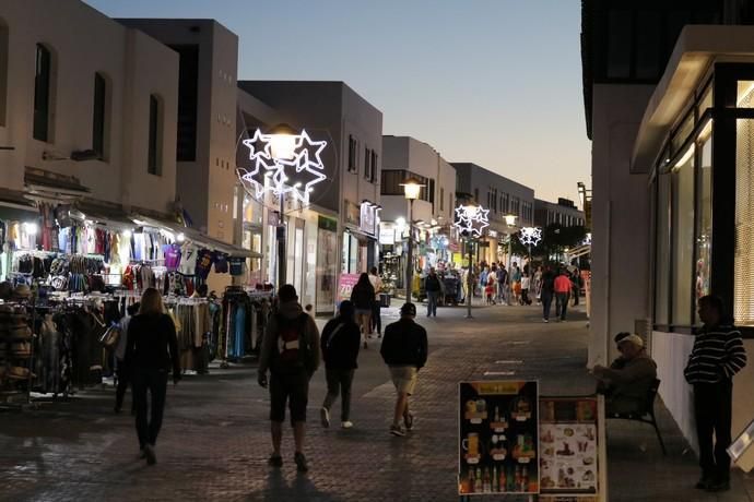 La Navidad ilumina ya las noches de Yaiza