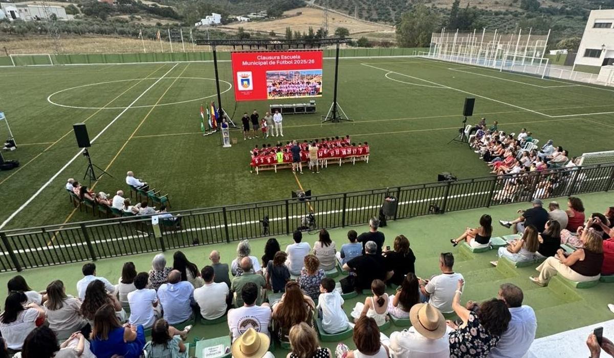 Javi Rueda, invitado de honor en el acto para renombrar el estadio de su pueblo con su nombre