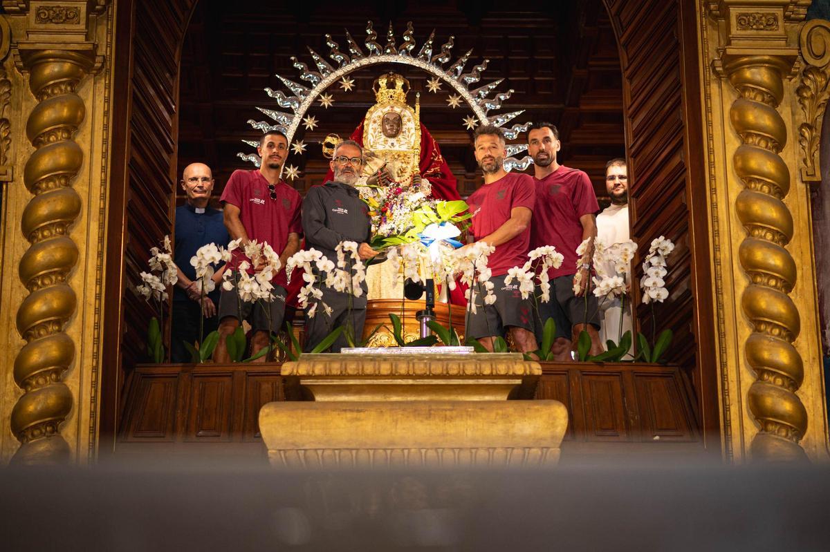 Ofrenda del CD Tenerife a la Virgen de Candelaria