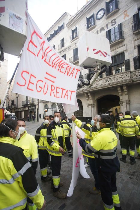 Protesta de la brigada d'enllumenat de Girona