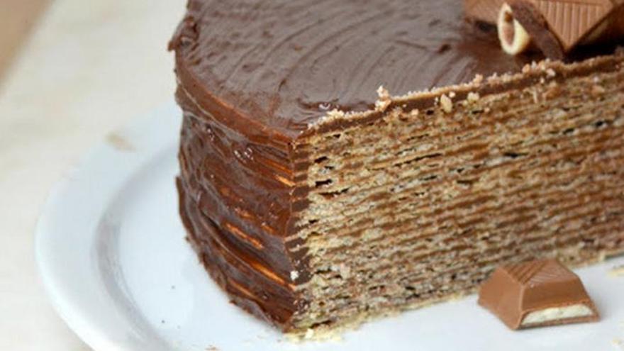 Con obleas y chocolate: Pasos a seguir para preparar la tarta más fácil del mundo