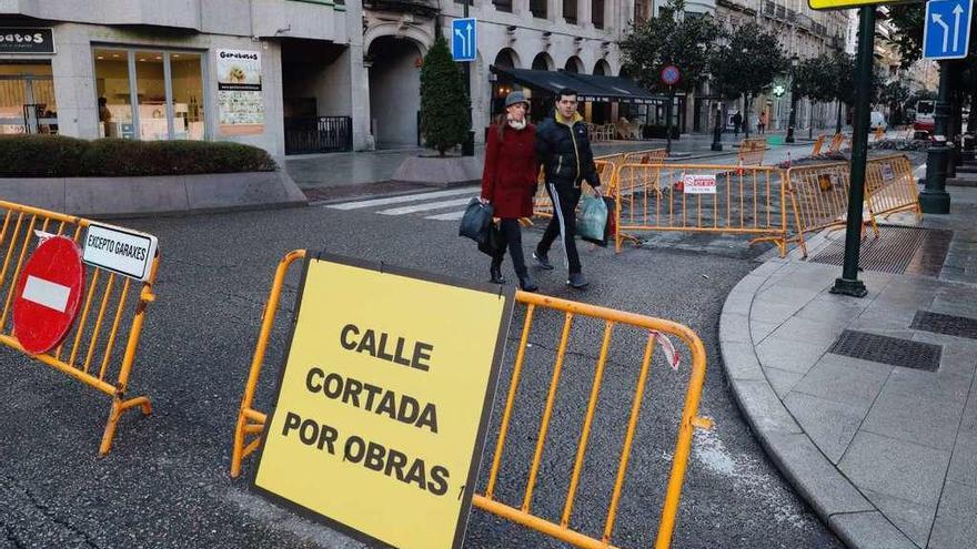 Calle cortada por obras.