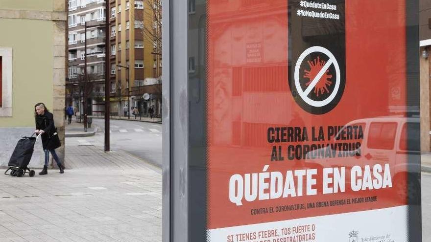 Uno de los mensajes del Ayuntamiento llamando a los gijoneses a quedarse en casa.