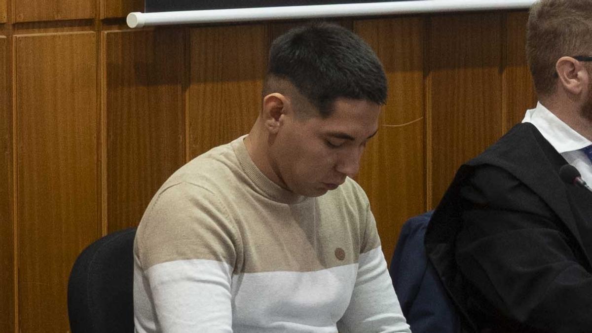 Bryan Luis, el autor confeso de la muerte de Maravillas en El Palmar, durante la primera sesión del juicio.