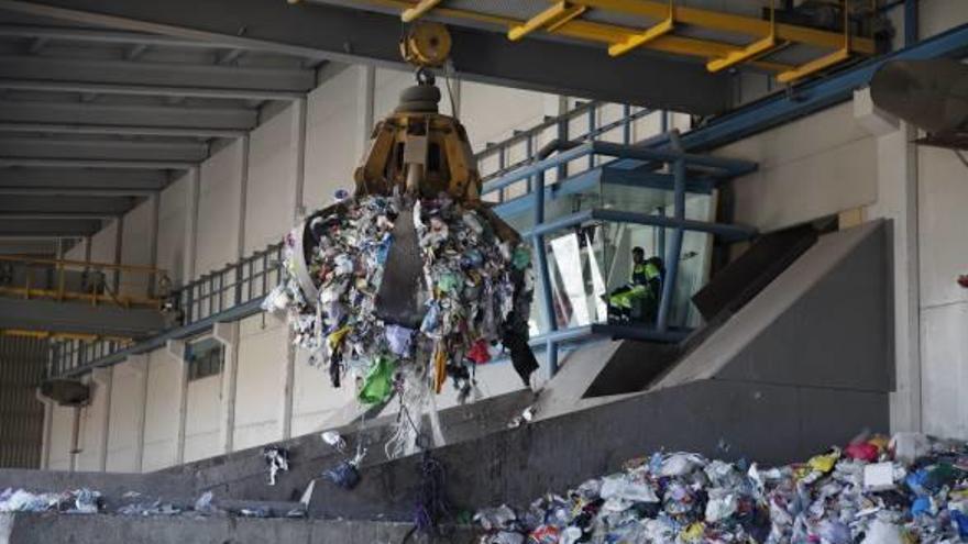 Murcia acepta tratar al año un tercio de la basura que genera Orihuela