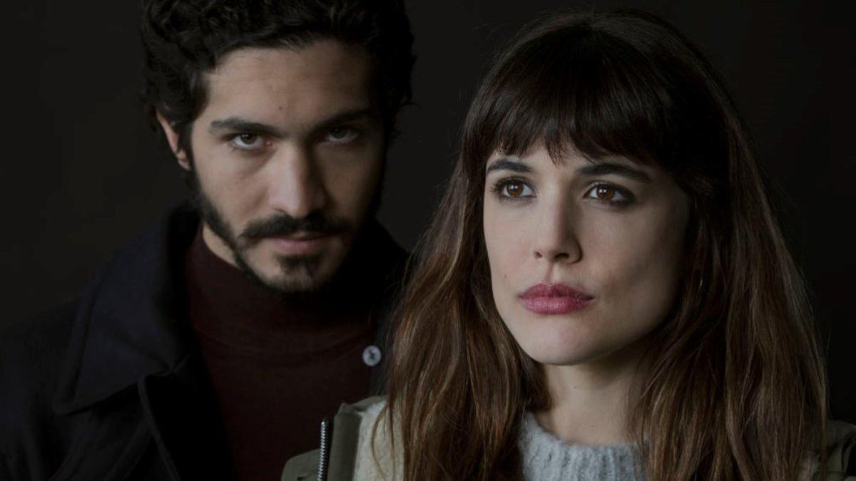 Adriana Ugarte y Chino Darín, en una imagen promocional de 'Durante la tormenta', de Oriol Paulo.