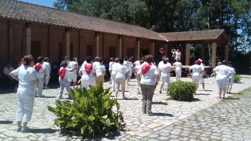 Jubilados de varios municipios de la comarca celebran un encuentro anual en el Cristo de las Batallas