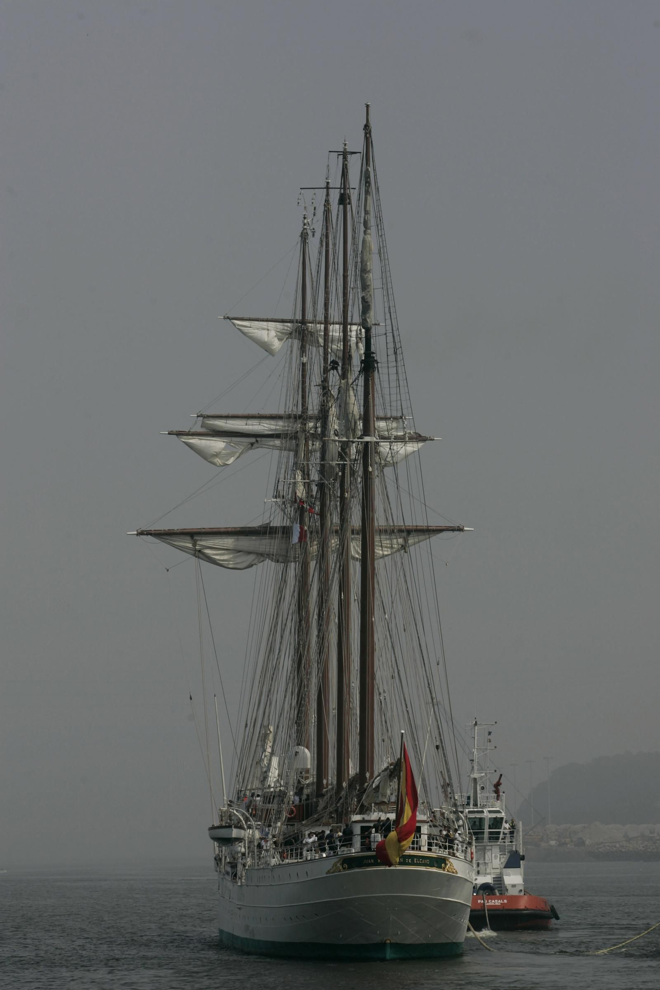 En imágenes: Así fue la última visita del Juan Sebastián Elcano a Asturias, en 2013 y a Avilés