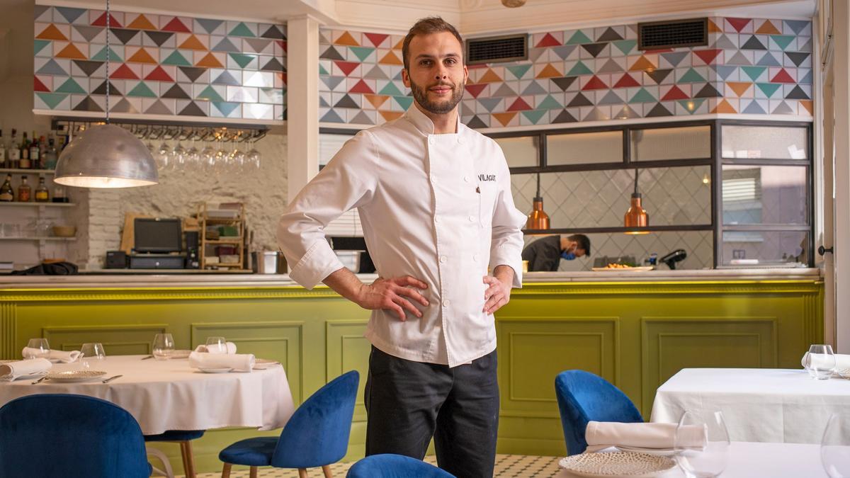 El cocinero Julià Bernet, en el comedor de Vilagut.