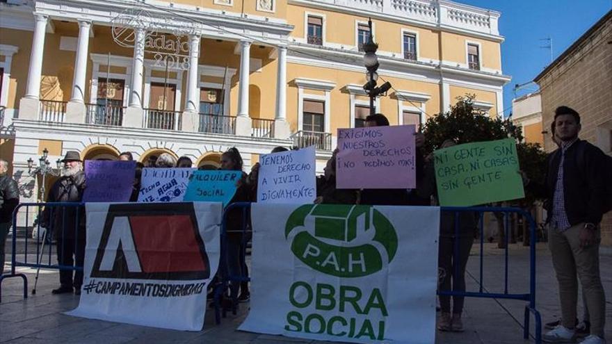 Ocupantes de pisos de Interior en Badajoz reclaman ser empadronados