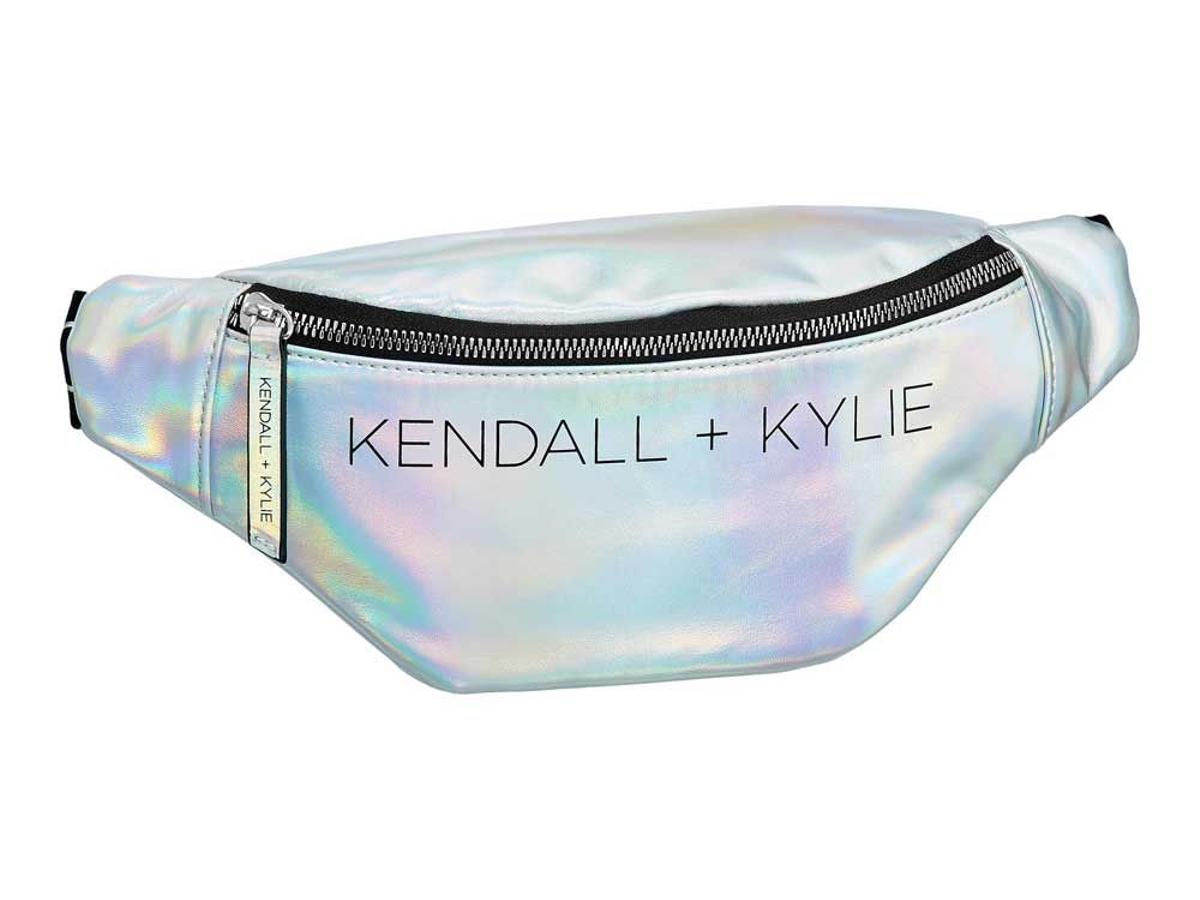 Riñonera plateada de Kendall+Kylie Jenner para Deichmann. (Precio: 19, 90 euros)