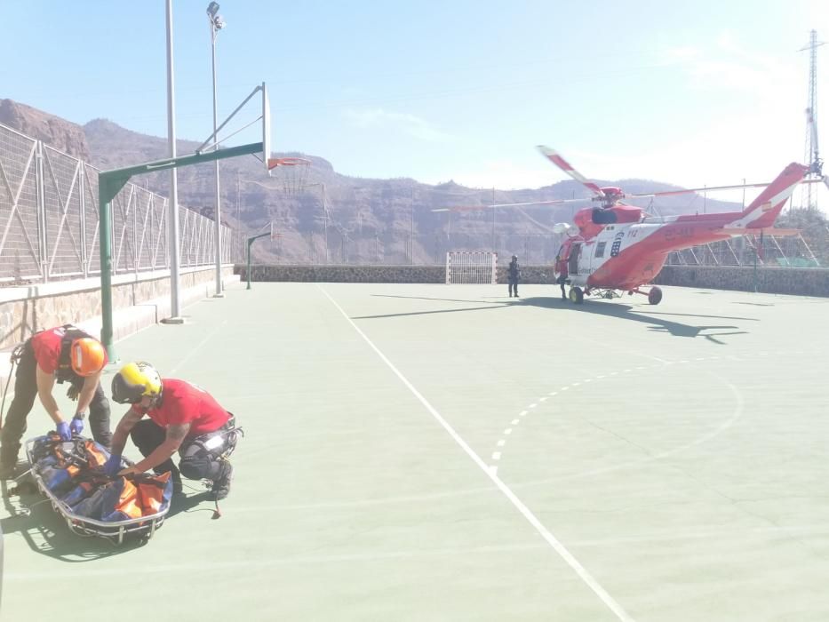 Dos heridos tras la precipitación de un vehículo por un barranco en Gran Canaria