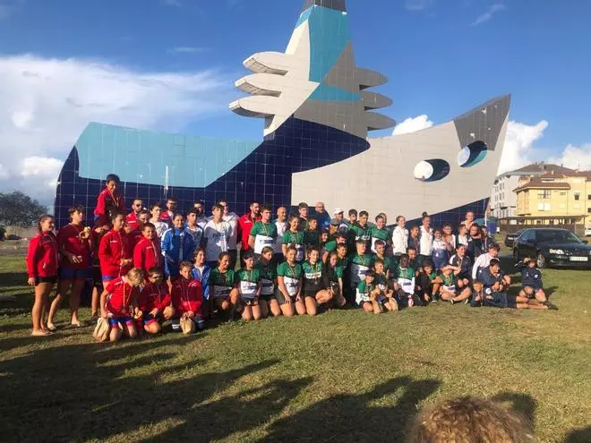 El descenso de bateles inaugura la fiesta de San Telmo en La Arena