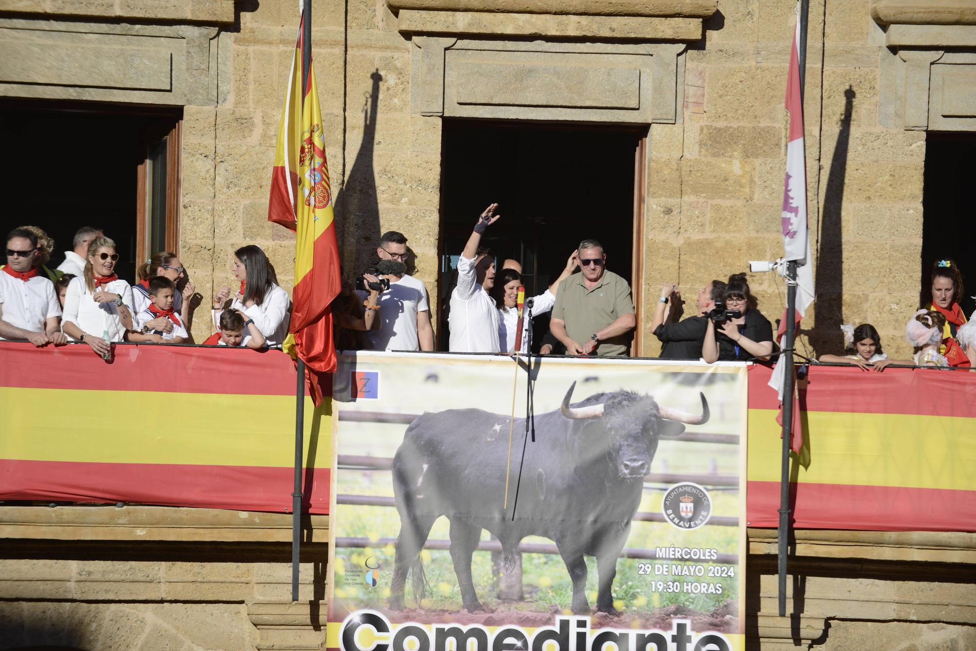 GALERÍA | Búscate en nuestras fotos del chupinazo de las fiestas de Benavente