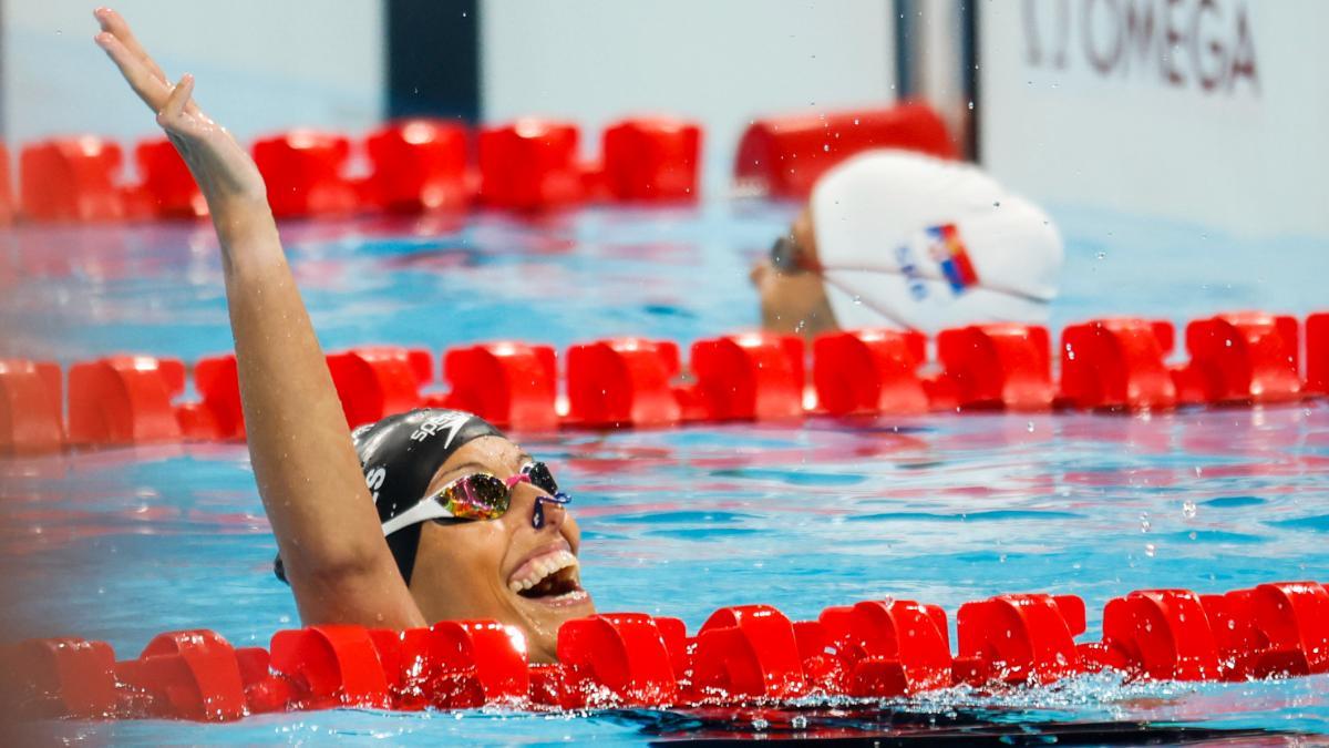 La nadadora española Teresa Perales tras la final de 50 metros espalda S2 Femenino de los Juegos Paralímpicos París 2024, consiguiendo el bronce, este sábado en la capital francesa
