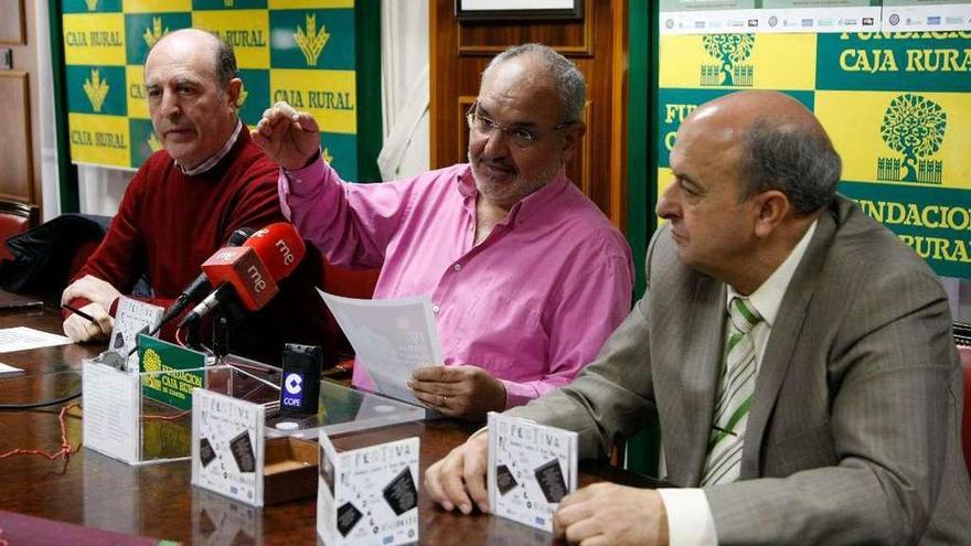 Eduardo Abril junto a Félix Rodríguez y Feliciano Ferrero durante la presentación.