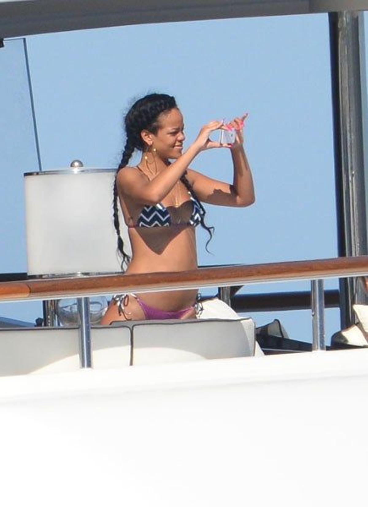 Rihanna-4