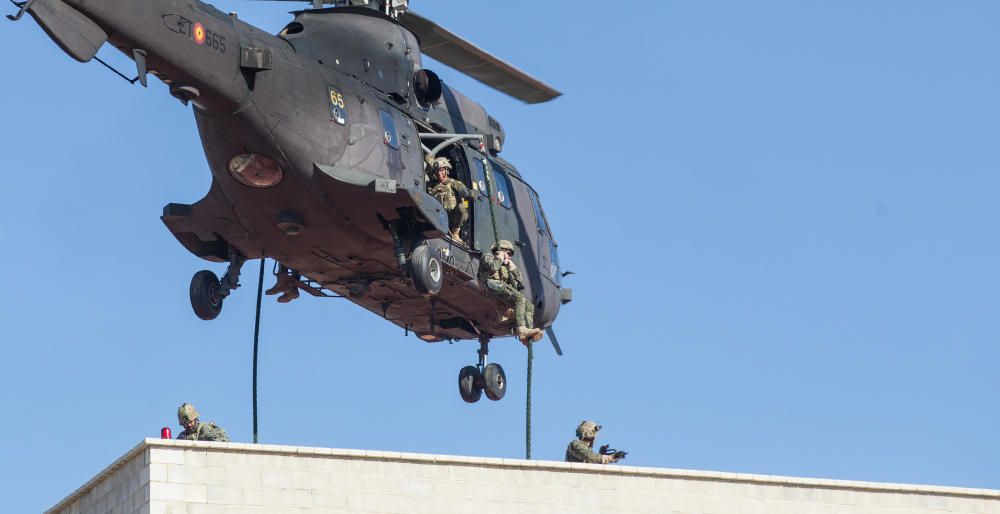 Mil soldados por tierra, mar y aire participan en simulacros de reconocimientos especiales, acciones de recuperación y captura de personal