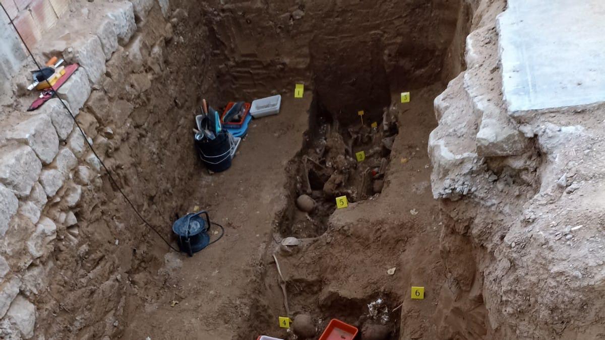 Los huesos se ubicaban bajo un nicho del cementerio viejo de Rivas.