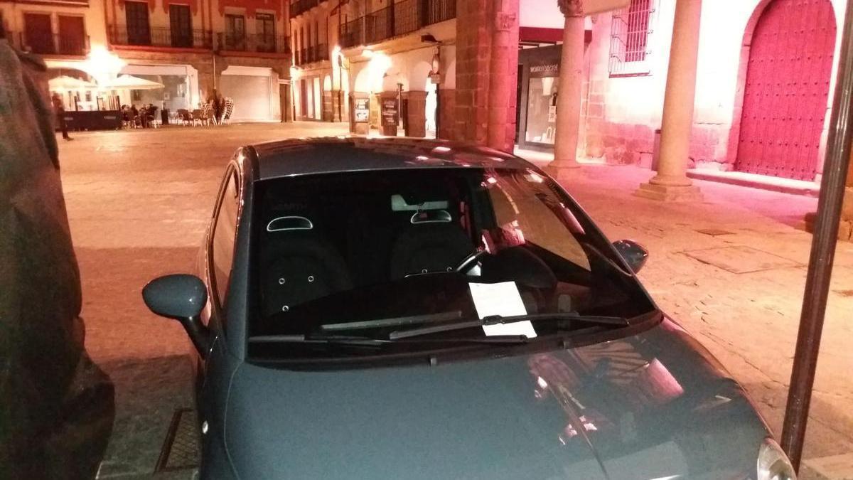 El coche del vecino de Plasencia, con la última multa.