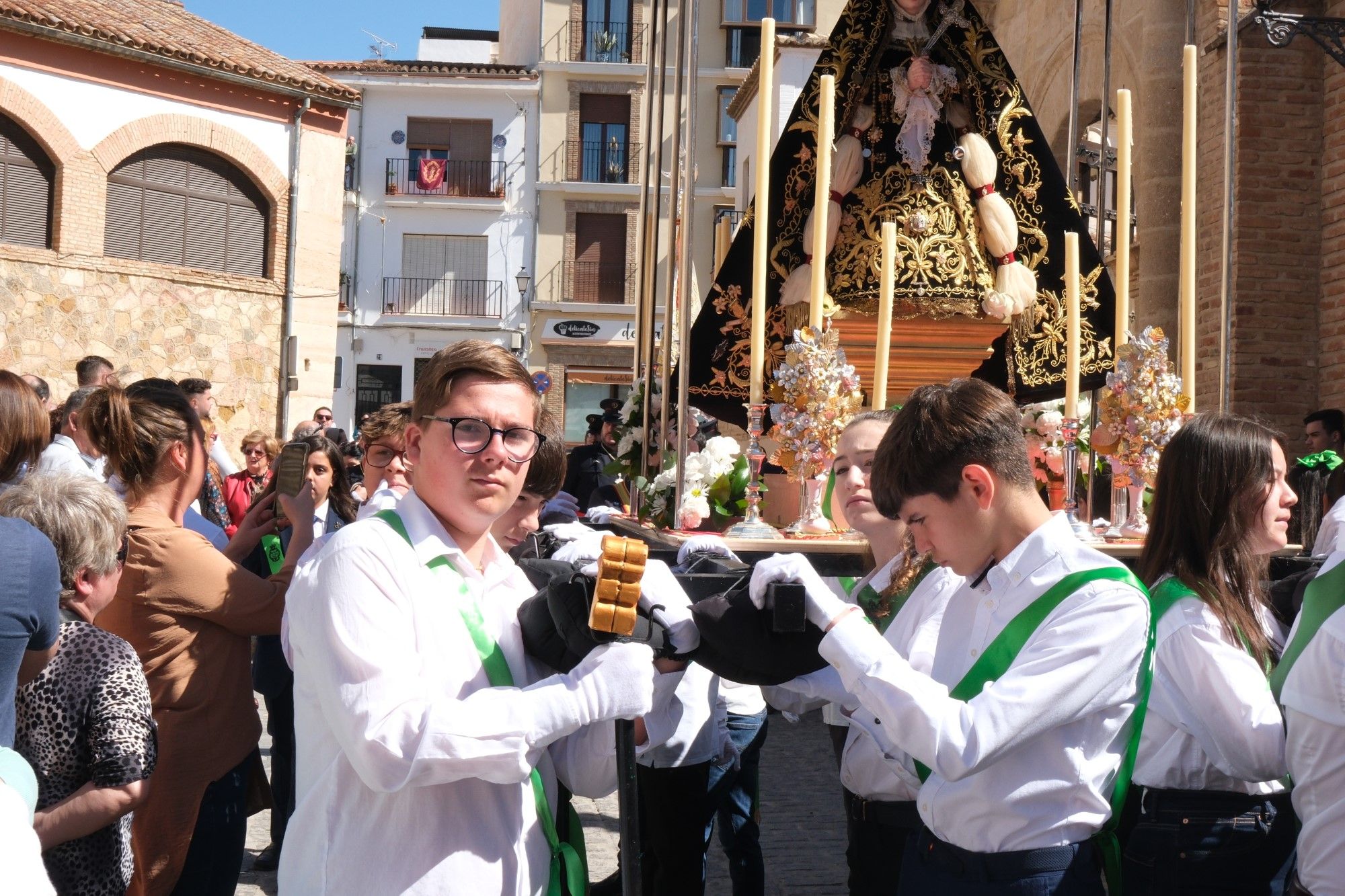 Concentración de tronos chicos en Antequera