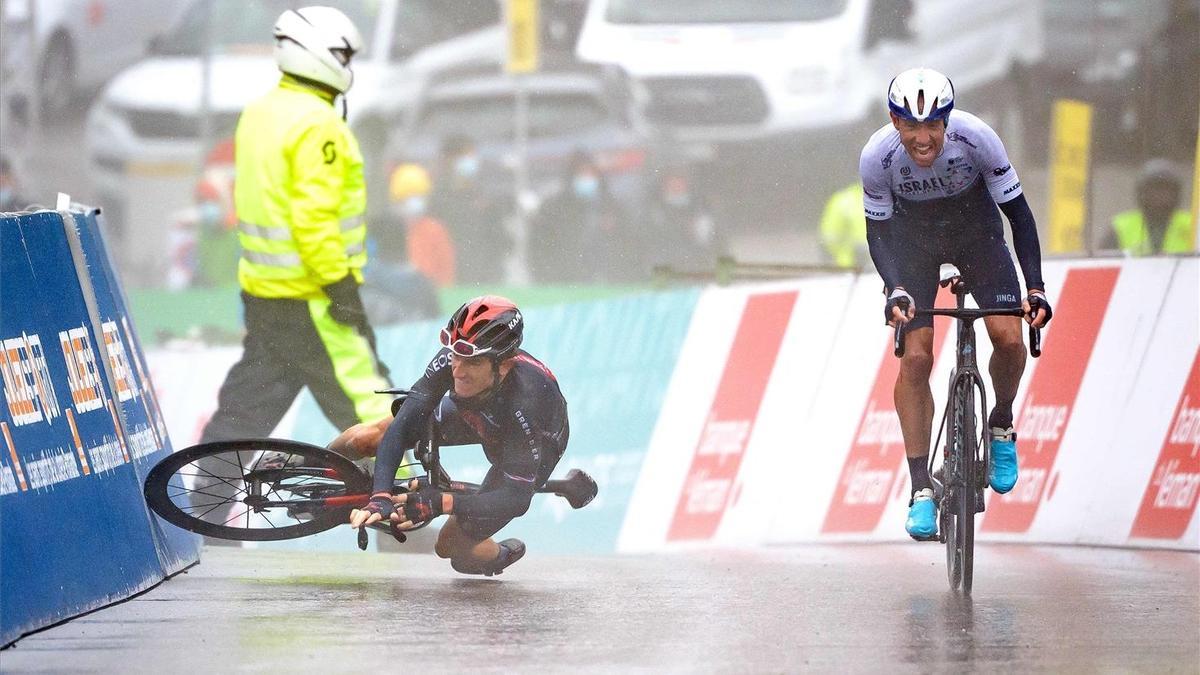 Thomas se cae en el esprint por la victoria con Woods.