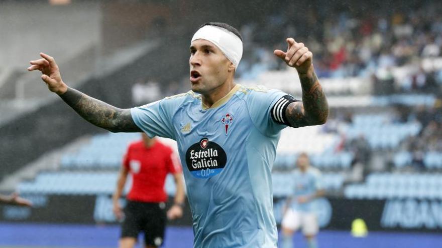 Hugo Mallo celebra un gol del Celta en Balaídos. // MARTA G. BREA