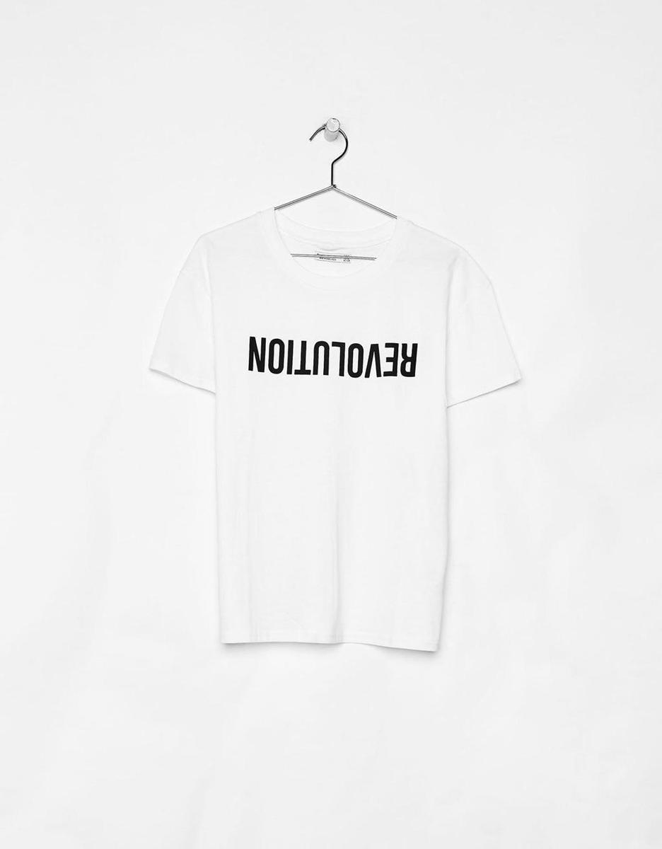 Camiseta 'Revolution' de Bershka (Precio: 7, 99 euros)