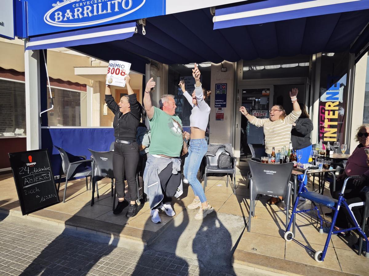 Así han celebrado en Can Picafort el Gordo de la Lotería de Naviad Así han celebrado en Can Picafort el Gordo de la Lotería de Naviad