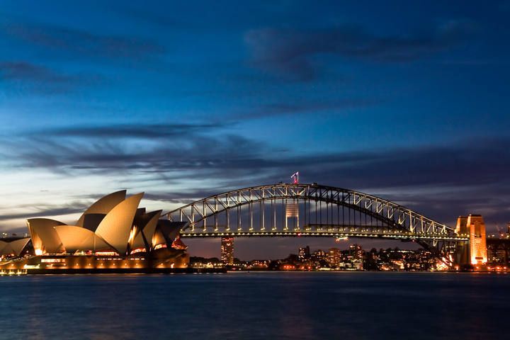 Sydney_Opera_House_at_night_by_deviantjohnny99.jpg