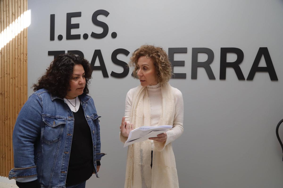 Cecilia Martínez y Elena Fernández conversan sobre el papel de las mujeres en el sector de la informática.