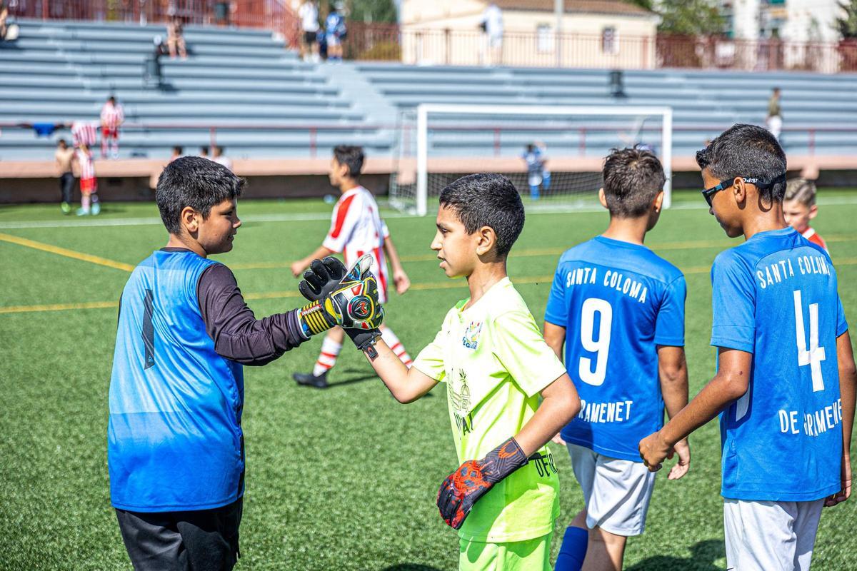 La Mina celebra su primera Champions infantil