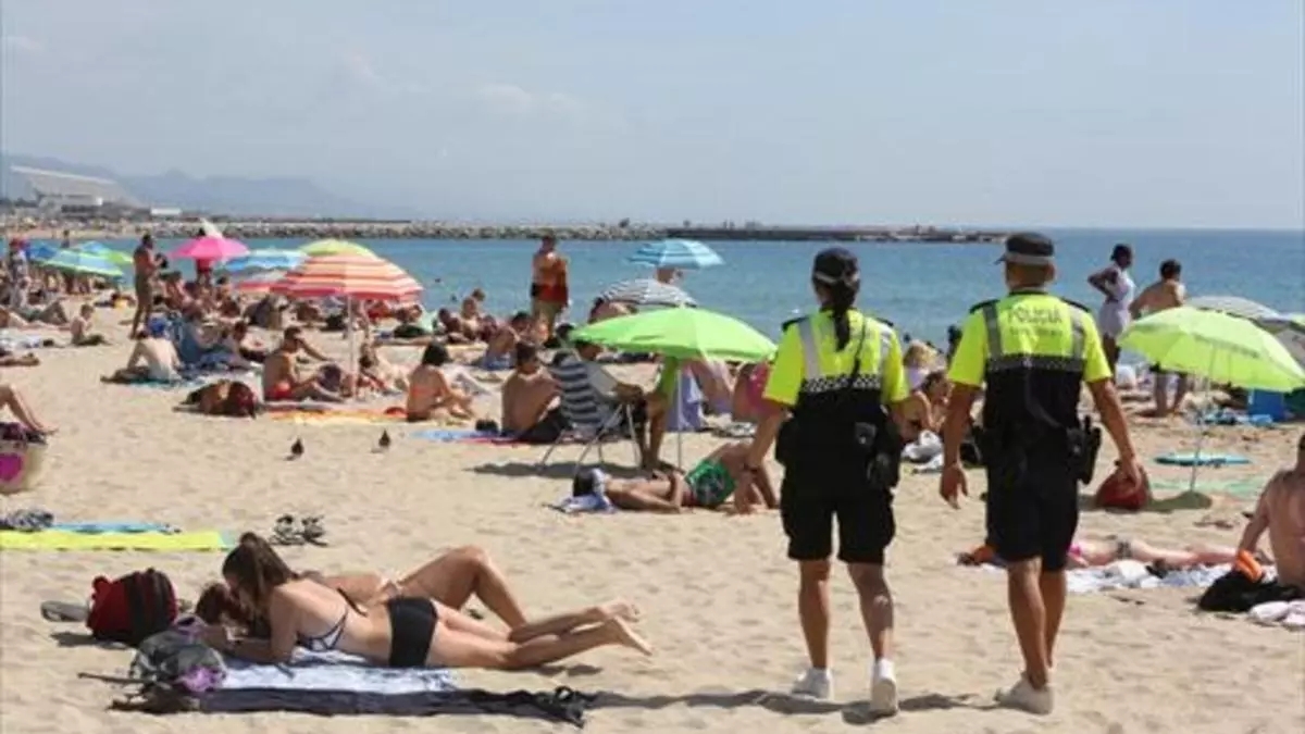 Detingut per masturbar-se davant de menors en una platja