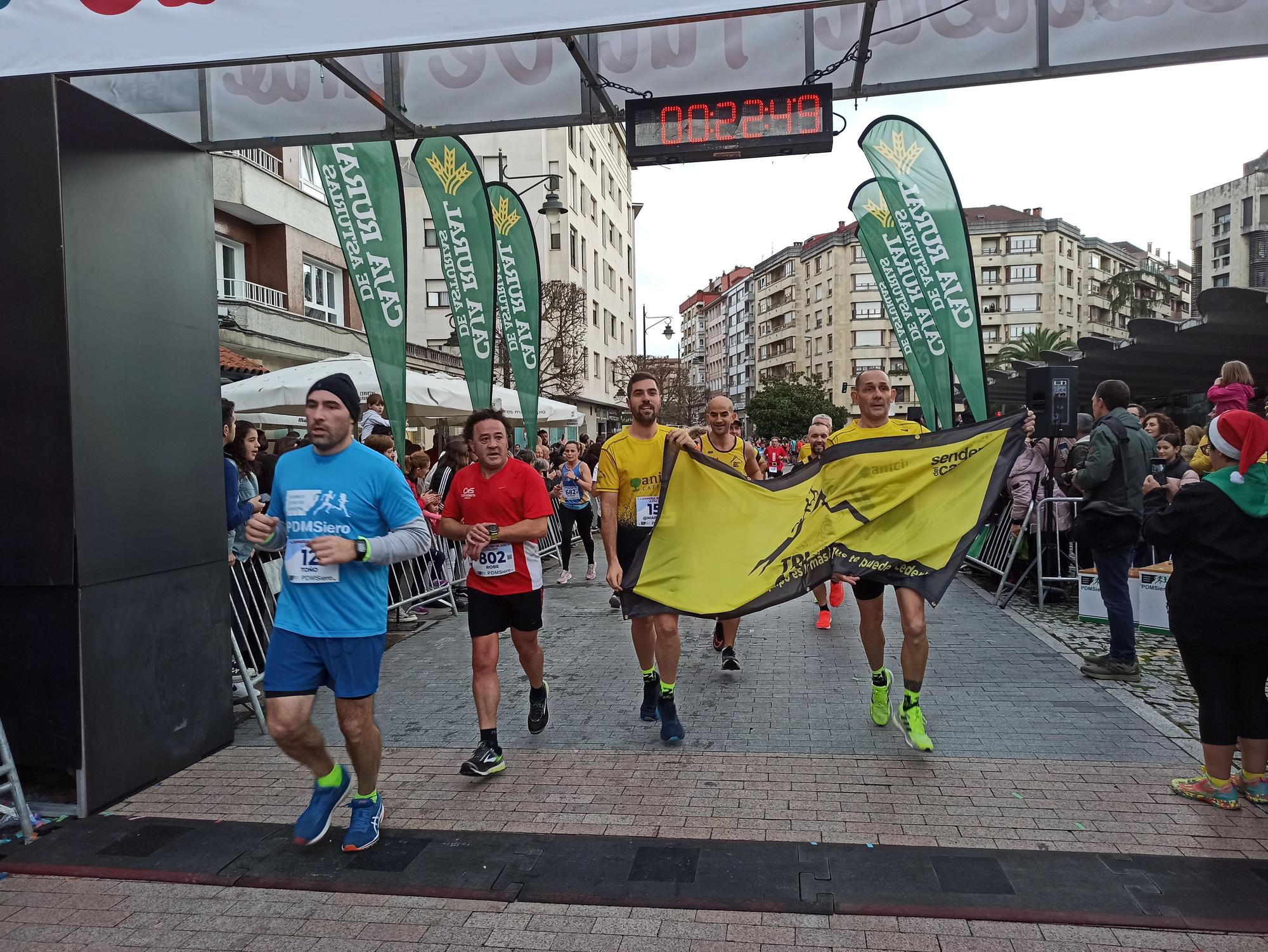 Casi 1.500 participantes disputan la carrera de Fin de Año de Pola de Siero