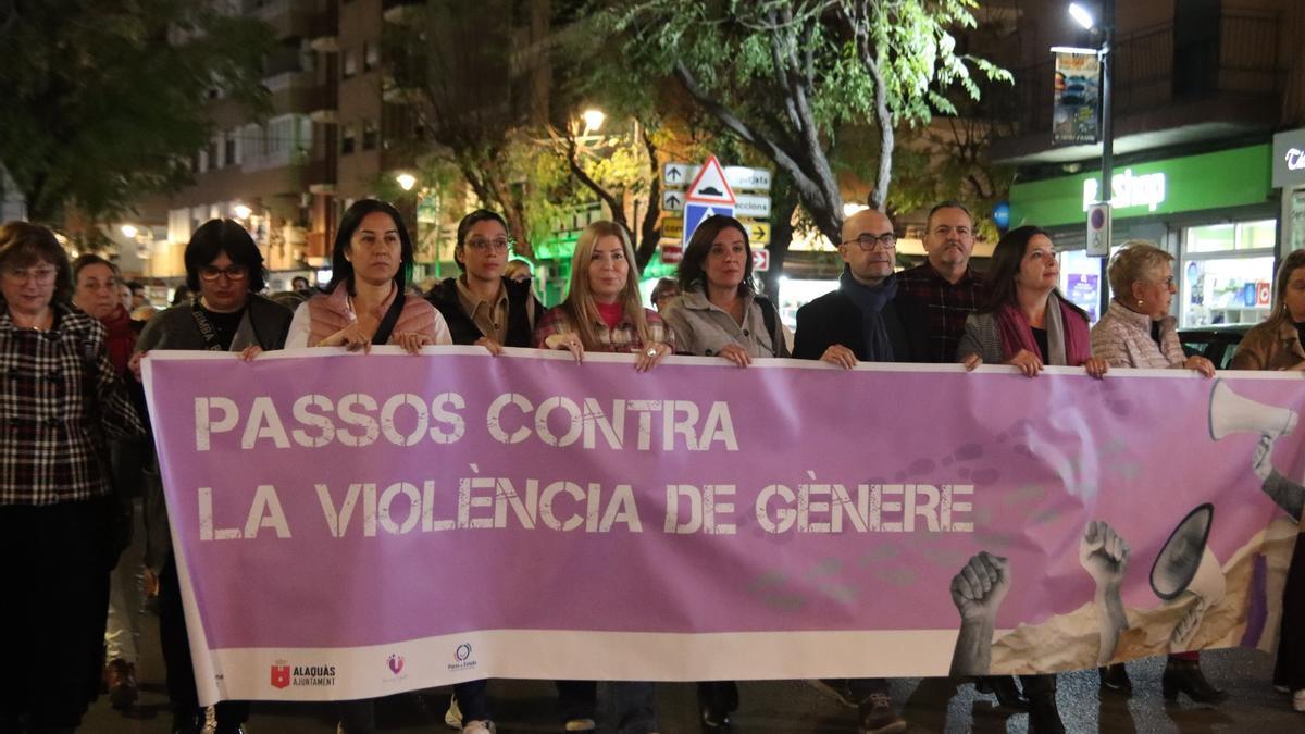 Cabecera de la marcha cívica en Alaquàs.