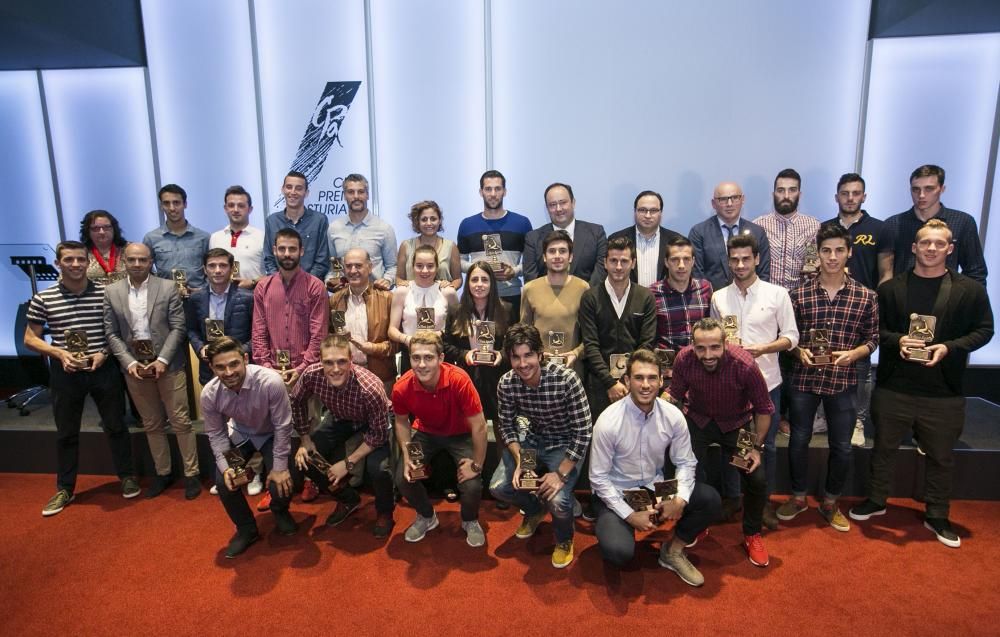 Entrega de trofeos LA NUEVA ESPAÑA a los mejores del fútbol asturiano