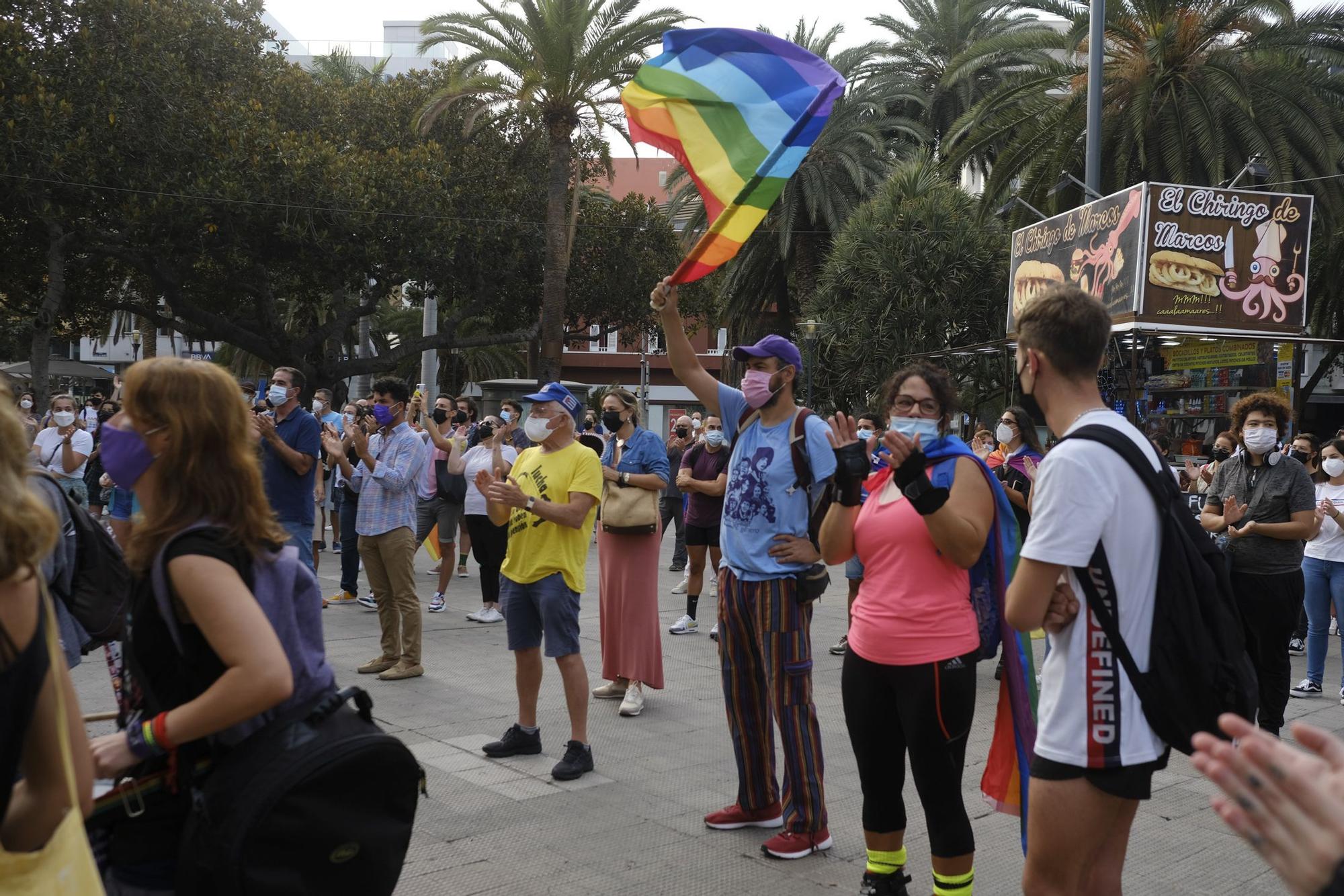 Concentración contra la LGTBIfobia en el parque de San Telmo