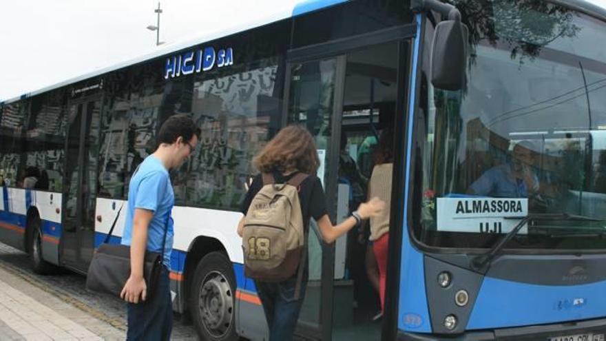 Almassora presenta el informe del bus a la UJI tras cinco meses de su anuncio