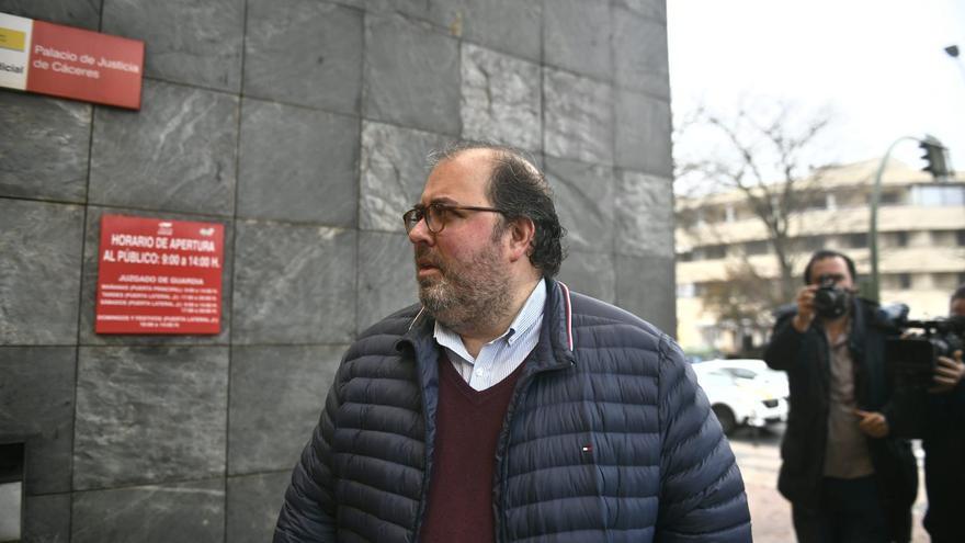 Llegada de Alberto Casero a los juzgados de Cáceres