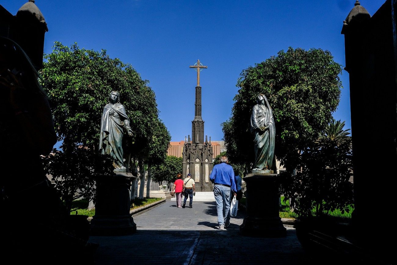 El cementerio de Vegueta, en la víspera del Día de Difuntos