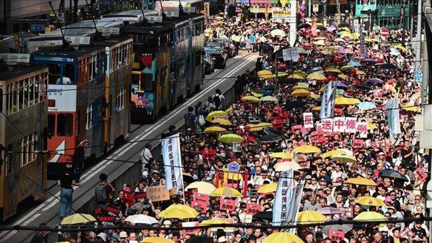 Manifestación multitudinaria en Hong Kong contra las leyes de extradición