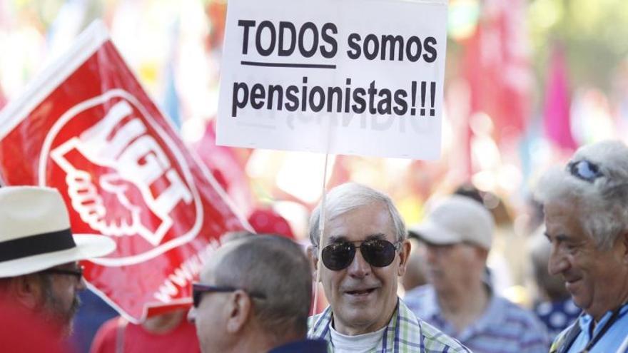 La gente ha tomado la calle en protesta por la subida.