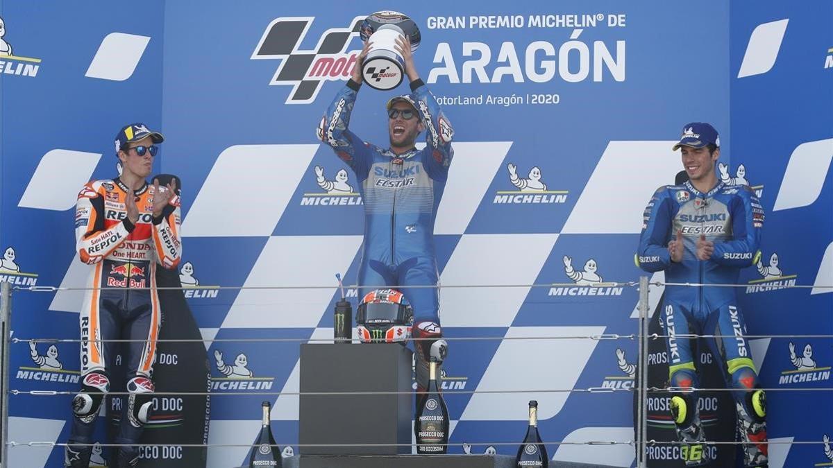 Álex Rins (Suzuki) gana el GP de Aragón seguido de Álex Márquez y Joan Mir que ha acabado tercero.