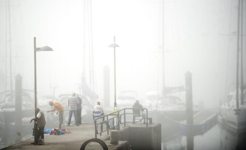 A Coruña, cubierta por la niebla