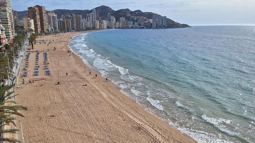 Benidorm amanece con sol y temperaturas perfectas para un baño este martes